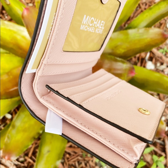Gaby’sBags👜💕- NWT Michael Kors Wallet Pink - Picture 6 of 6